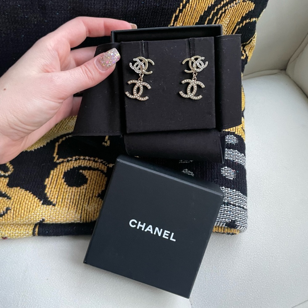 Chanel earrings logo CC dangle